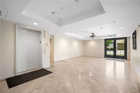 Living - 6800 Corbin Ave #106, Reseda, CA 91335 photo 1 of 3