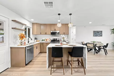 Kitchen - 27176 Hibiscus, Highland, CA 92346 photo 3 of 7