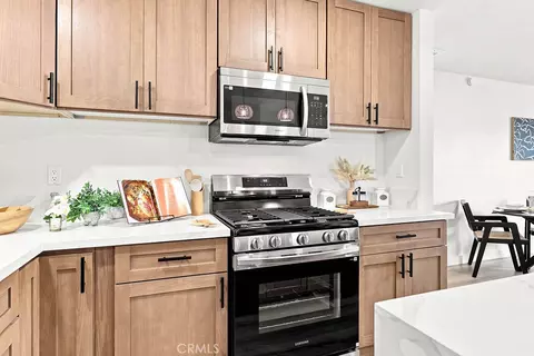 Kitchen - 27176 Hibiscus, Highland, CA 92346 photo 5 of 7