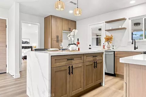 Kitchen - 27176 Hibiscus, Highland, CA 92346 photo 7 of 7