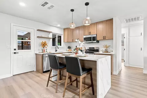 Kitchen - 27176 Hibiscus, Highland, CA 92346 photo 2 of 7