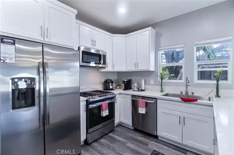 Kitchen - 66 W Peoria St, Pasadena, CA 91103 photo 2 of 3