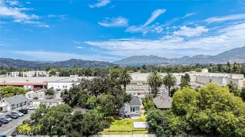 View/Area - 66 W Peoria St, Pasadena, CA 91103 photo 1 of 4
