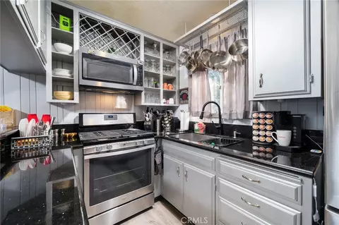 Kitchen - 682 Buckingham, Lake Arrowhead, CA 92352 photo 2 of 2