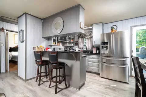 Kitchen - 682 Buckingham, Lake Arrowhead, CA 92352 photo 1 of 2