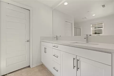 Bath - 145 Camden Ct, Perris, CA 92571 photo 1 of 2