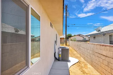 Exterior - 16443 Pine St, Hesperia, CA 92345 photo 5 of 8