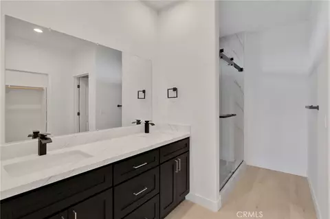 Bath - 16443 Pine St, Hesperia, CA 92345 photo 1 of 8