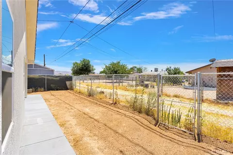 Exterior - 16443 Pine St, Hesperia, CA 92345 photo 6 of 8