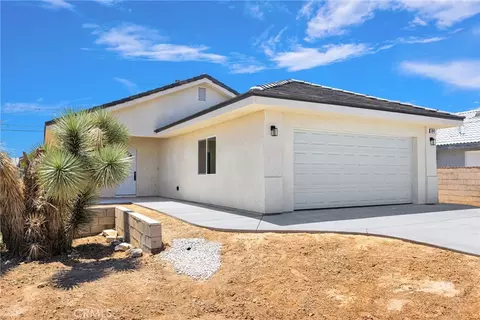 Exterior - 16443 Pine St, Hesperia, CA 92345 photo 4 of 8