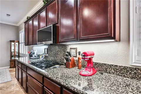 Kitchen - 36075 Eagle Ln, Beaumont, CA 92223 photo 5 of 7