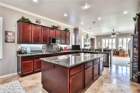 Kitchen - 36075 Eagle Ln, Beaumont, CA 92223 photo 3 of 7