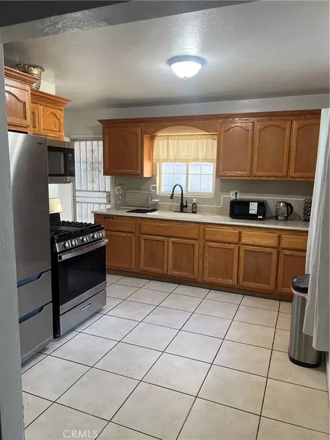 Kitchen - 8928 Date, Fontana, CA 92335 photo 1 of 2