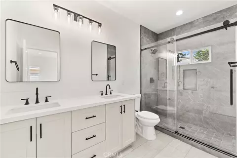 Bath - 9263 Duncan Ave, Riverside, CA 92503 photo 3 of 3