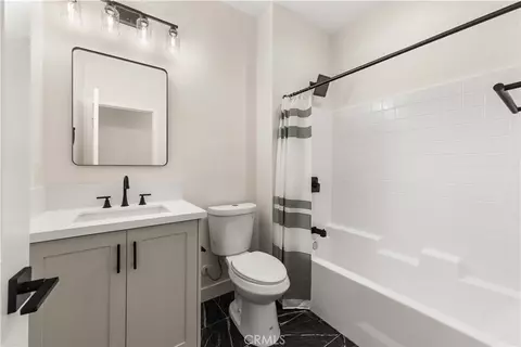 Bath - 9263 Duncan Ave, Riverside, CA 92503 photo 2 of 3