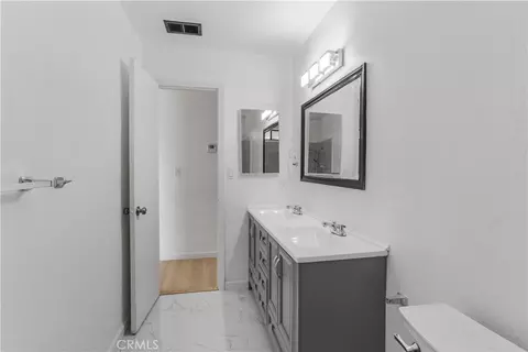Bath - 30001 Caddy Ln, Tehachapi, CA 93561 photo 5 of 6