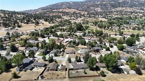 View/Area - 30001 Caddy Ln, Tehachapi, CA 93561 photo 3 of 7