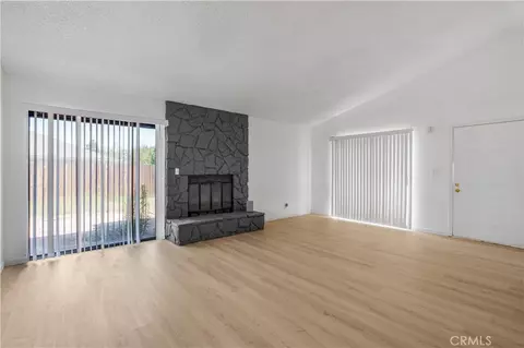 Living - 30001 Caddy Ln, Tehachapi, CA 93561 photo 2 of 5