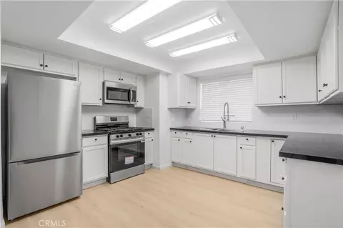 Kitchen - 30001 Caddy Ln, Tehachapi, CA 93561 photo 2 of 2