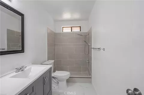 Bath - 30001 Caddy Ln, Tehachapi, CA 93561 photo 4 of 6
