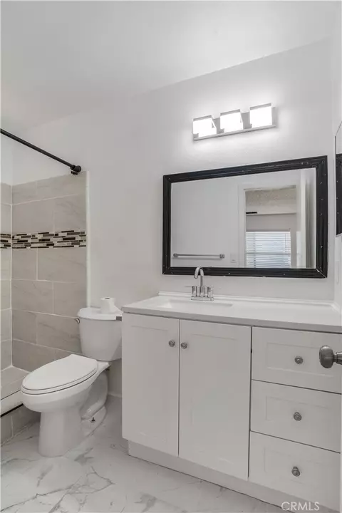 Bath - 30001 Caddy Ln, Tehachapi, CA 93561 photo 3 of 6