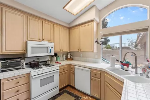 Kitchen - 35393 Rancho Rd, Yucaipa, CA 92399 photo 2 of 3
