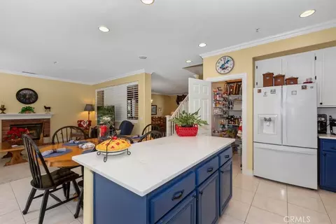 Kitchen - 16595 Almaden, Fontana, CA 92336 photo 5 of 5
