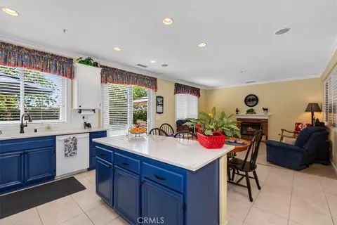 Kitchen - 16595 Almaden, Fontana, CA 92336 photo 4 of 5