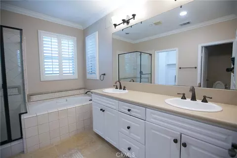 Bath - 129 Chantilly, Irvine, CA 92620 photo 3 of 4