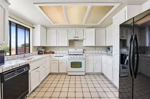 Kitchen - 15072 Orange St, Hesperia, CA 92345 photo 2 of 2