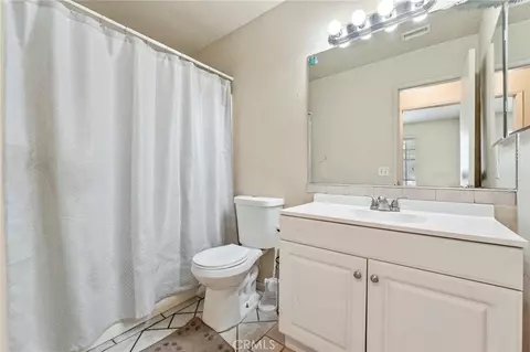 Bath - 15072 Orange St, Hesperia, CA 92345 photo 1 of 1