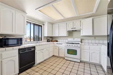 Kitchen - 15072 Orange St, Hesperia, CA 92345 photo 1 of 2