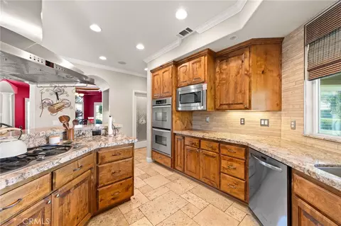 Kitchen - 38136 Butterfly Ct, Yucaipa, CA 92399 photo 3 of 5