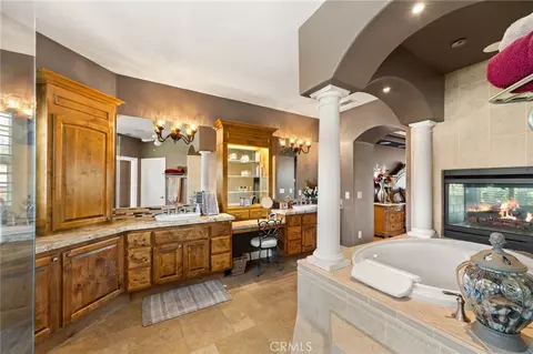 Bath - 38136 Butterfly Ct, Yucaipa, CA 92399 photo 3 of 5