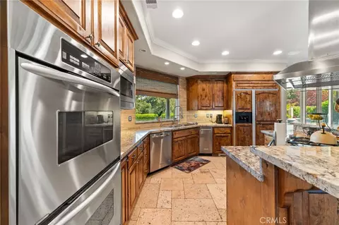 Kitchen - 38136 Butterfly Ct, Yucaipa, CA 92399 photo 2 of 5