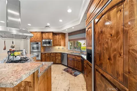 Kitchen - 38136 Butterfly Ct, Yucaipa, CA 92399 photo 4 of 5
