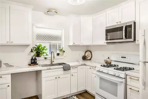 Kitchen - 797 W W Vlg, Crestline, CA 92325 photo 3 of 3
