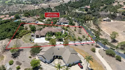 View/Area - 2224 Dos Lomas, Fallbrook, CA 92028 photo 3 of 4
