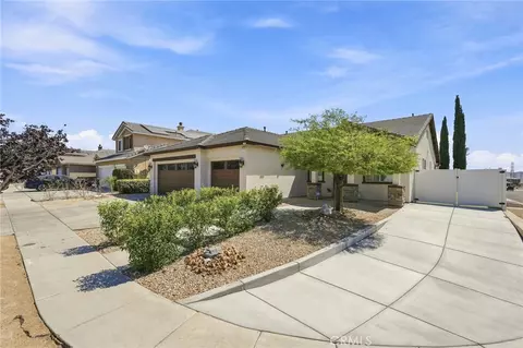 Exterior - 8935 Hydrangea, Hesperia, CA 92344 photo 4 of 6