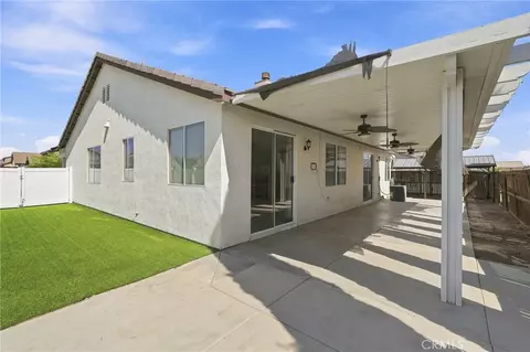 Exterior - 8935 Hydrangea, Hesperia, CA 92344 photo 5 of 6
