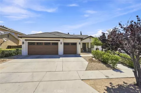 Exterior - 8935 Hydrangea, Hesperia, CA 92344 photo 2 of 6