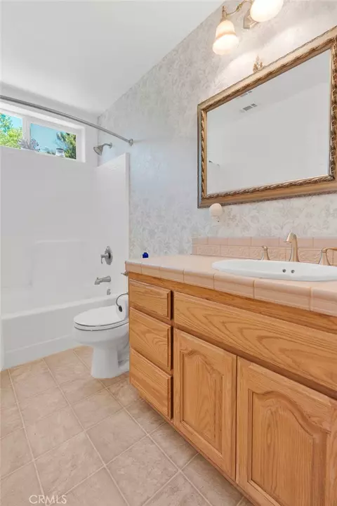 Bath - 6284 Apple Vis, Wrightwood, CA 92397 photo 8 of 9