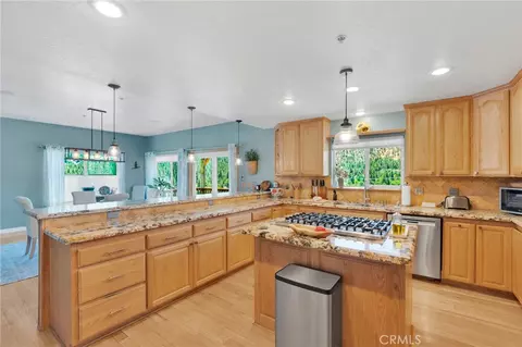 Kitchen - 6284 Apple Vis, Wrightwood, CA 92397 photo 4 of 6