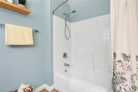 Bath - 6284 Apple Vis, Wrightwood, CA 92397 photo 2 of 9