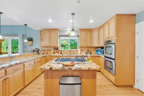Kitchen - 6284 Apple Vis, Wrightwood, CA 92397 photo 3 of 6