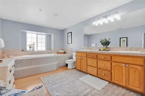 Bath - 6284 Apple Vis, Wrightwood, CA 92397 photo 3 of 9