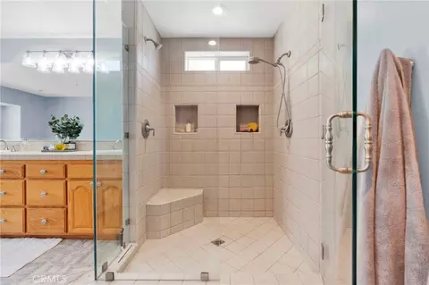 Bath - 6284 Apple Vis, Wrightwood, CA 92397 photo 6 of 9