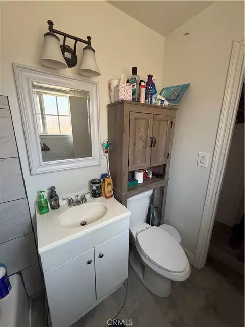 Bath - 249 W Morgan, Rialto, CA 92376 photo 6 of 6