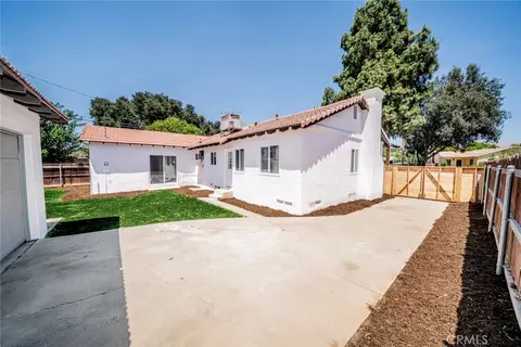 Exterior - 2586 Prospect Ave, Riverside, CA 92507 photo 3 of 4