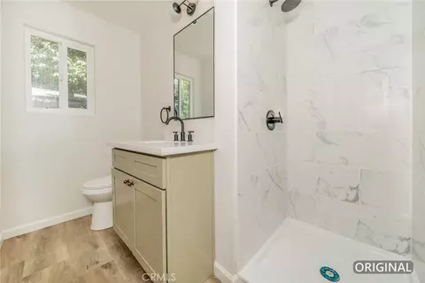 Bath - 2586 Prospect Ave, Riverside, CA 92507 photo 5 of 5